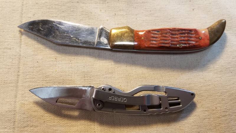 lot 9177 image: 2 Pocketknives - Gerber (with belt clip) and Taylor