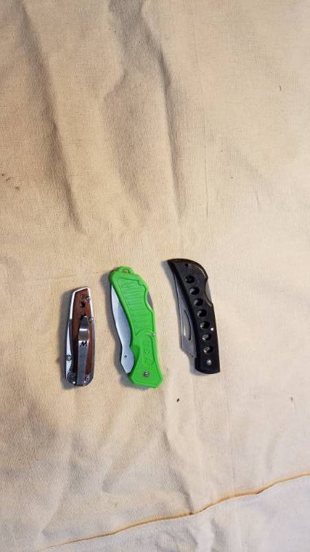 lot 9026 image: 3 Pocket Knives for One Bid