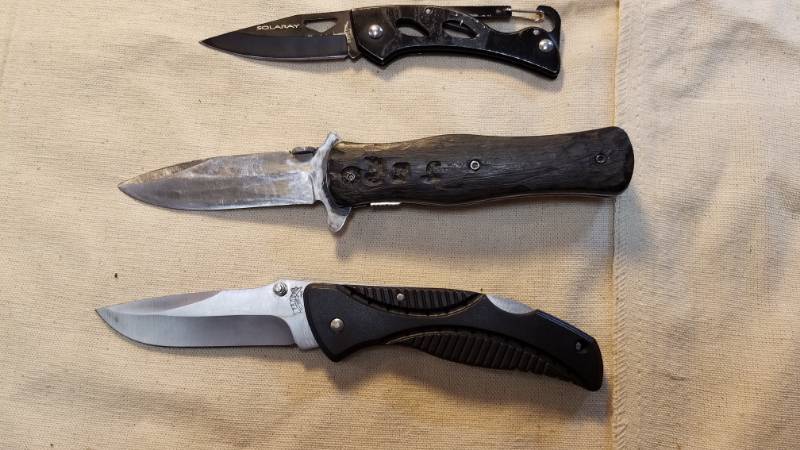 lot 9186 image: 3 Pocket Knives for One Bid Frost, Solaray and 