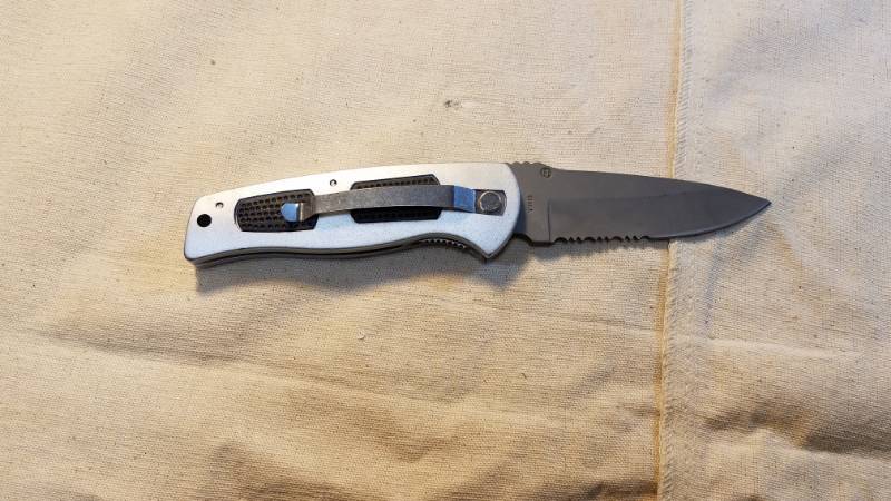 lot 9198 image: Frost Folding Knife with Belt Clip (Matches Lot 9201 -Get both for gifts)