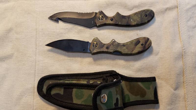 lot 9203 image: Hunting Knife Set in Belt Sheath - Fixed Blade with Saw and Guthook, and Folder