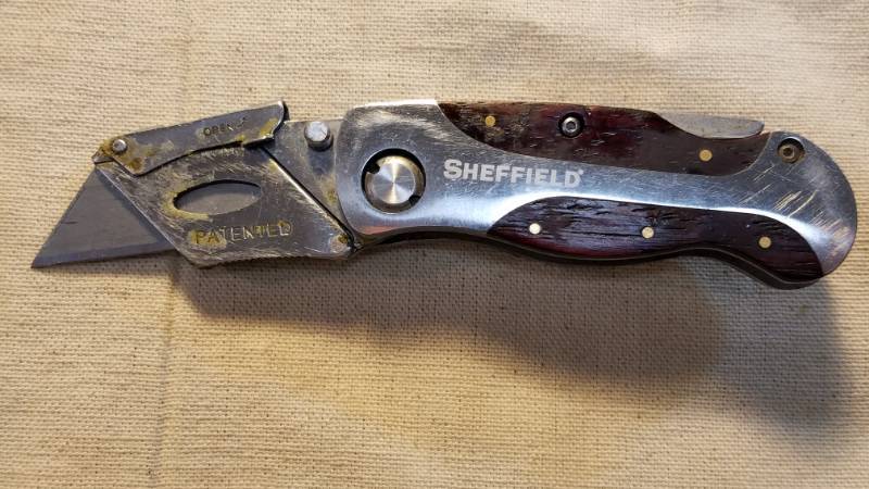 lot 9206 image: Sheffield Folding Box Blade Knife with Belt Clip - Work, Hunting, Around the house