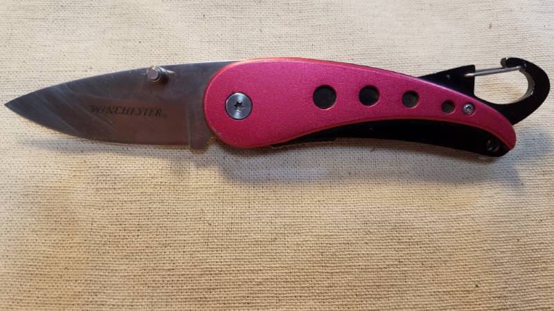 lot 9208 image: PINK Winchester Folding Knife - Belt clip and hook