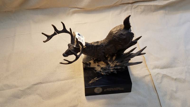 lot 9041 image: Whitetail Deer Statue