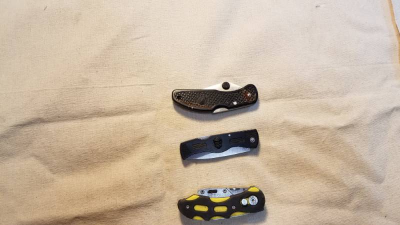 lot 9047 image: Pocket Knives - 3 for One Bid