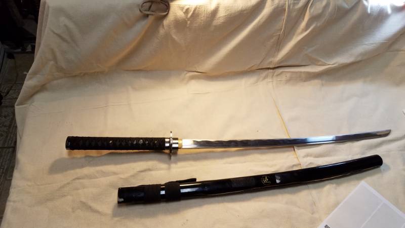 lot 9049 image: Katana - Pretty (old busted scabbard thrown in for free)