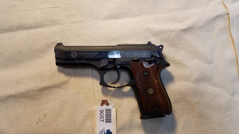 lot 9057 image: Taurus PT 92 C - 9mm