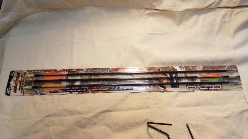 lot 9068 image: Arrows in Unopened Package