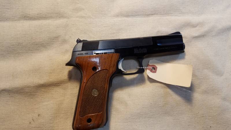 lot 9069 image: Smith & Wesson Model 422