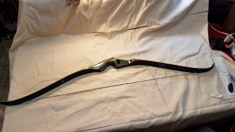 lot 9074 image: Recurve  Bear Kodiak Magnum