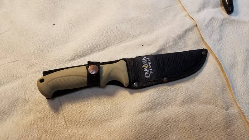lot 9078 image: Camilus Hunting Knife with Guthook and Sheath 440 Stainless