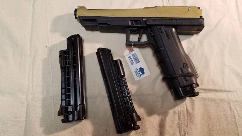 lot 9009 image: Paintball Gun Tiberius With 3 Magazines