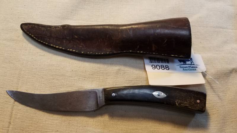 lot 9088 image: Damascus Steel Knife With Decorative Inlay Handle