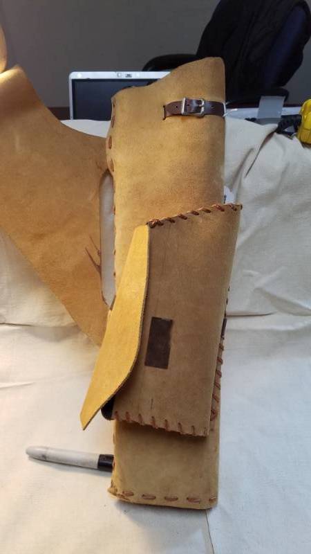 lot 9095 image: Leather Quiver