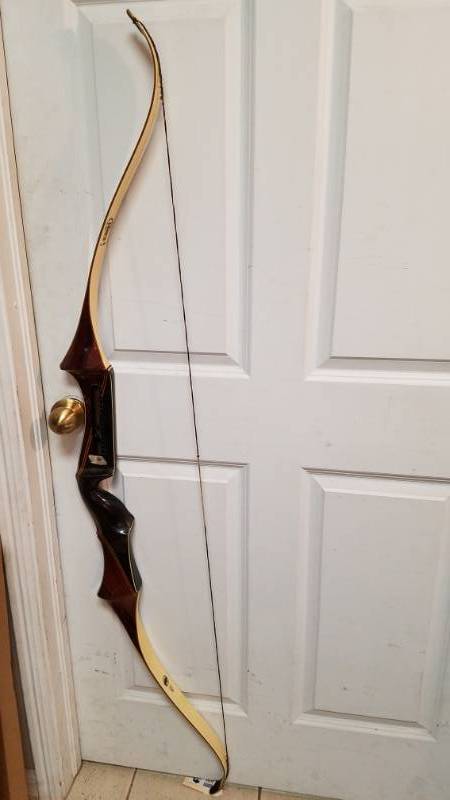 lot 9098 image: Recurve Bow - Bear Tamer Lane HC-300