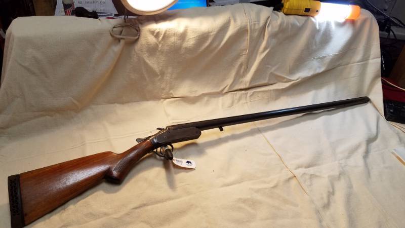 lot 9112 image: 12 ga Shotgun, Western Field (Missing Forearm)
