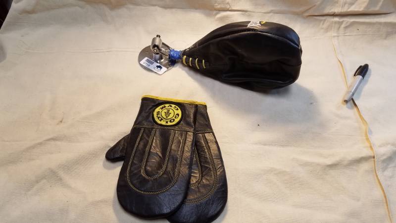 lot 9119 image: Speed Bag - Punching Bag and Gloves