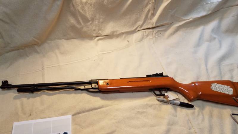 lot 9127 image: Cummins Pellet Rifle