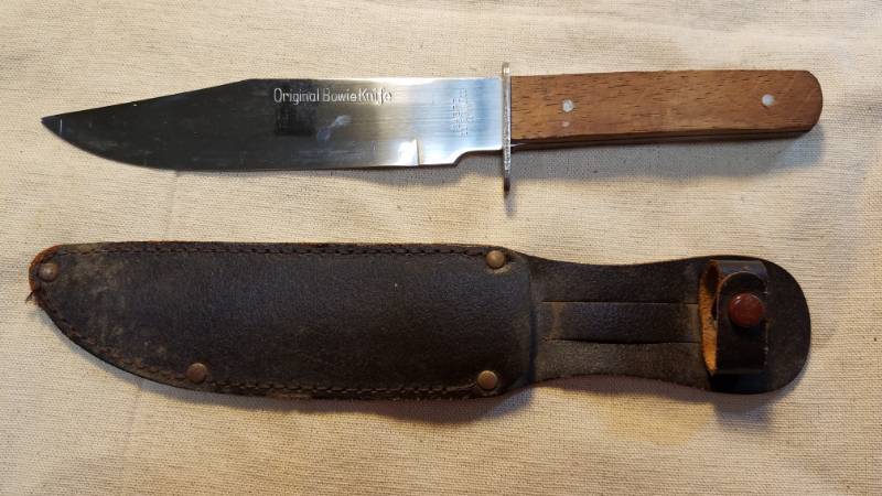 lot 9131 image: Original Bowie Knife with Sheath - Saber 631 Stainless