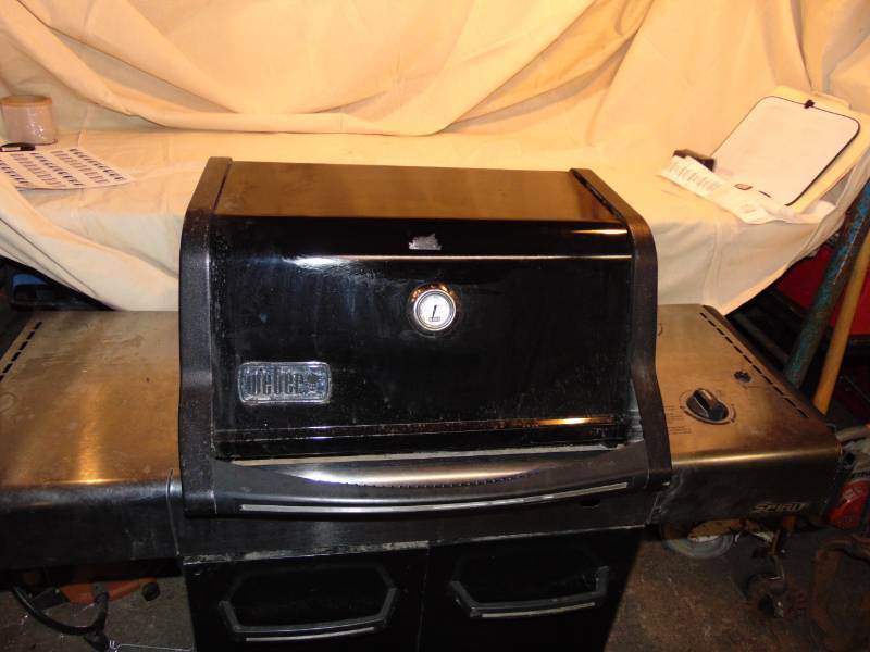 lot 9240 image: Weber Spirit Propane Grill