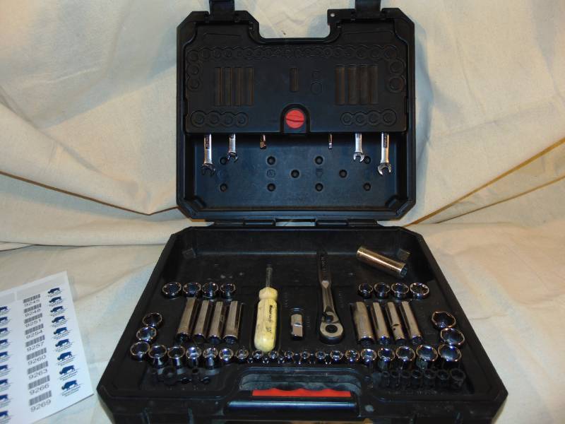 lot 9244 image: CRAFTSMAN Tool Set - Got one in each car