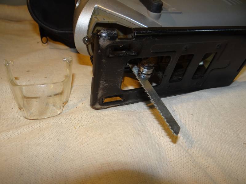 lot 9225 image: Craftsman LED Sabre Saw With Case