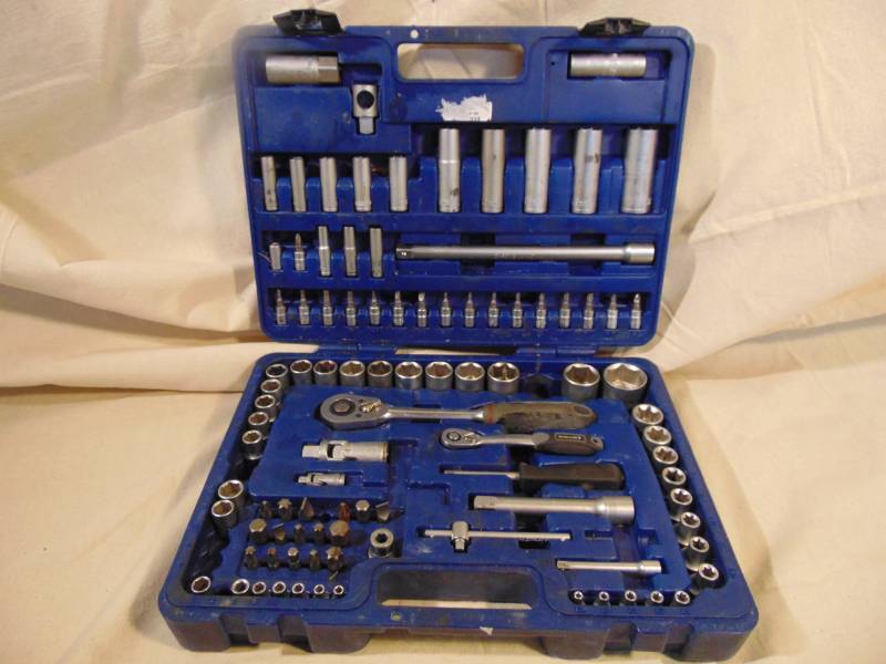 lot 9238 image: Tool set in a convenient carry case (Great to keep in each vehicle)