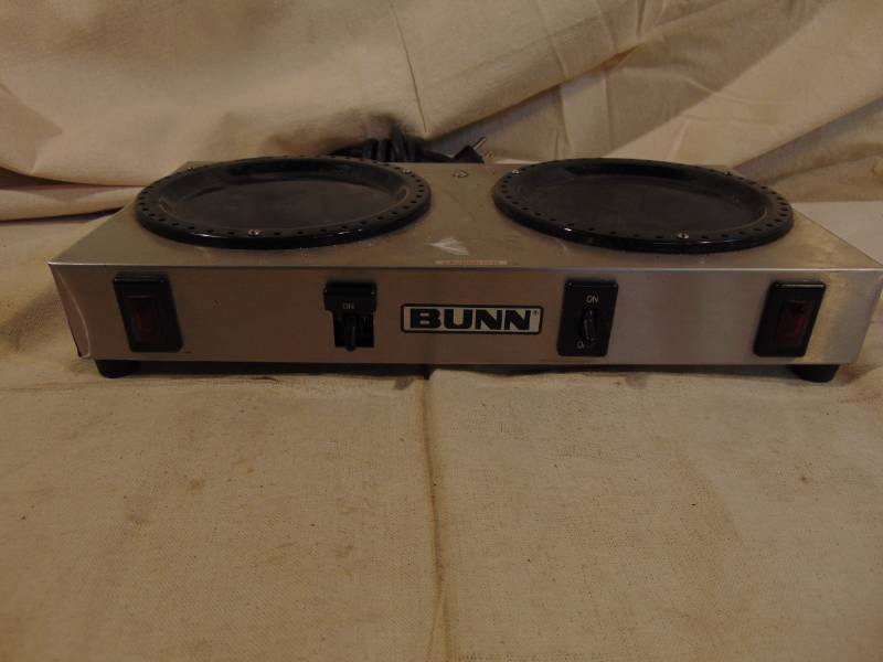 lot 9284 image: Bunn 2-Spot Warmer - Christmas Food Bowls  Coffee Pots