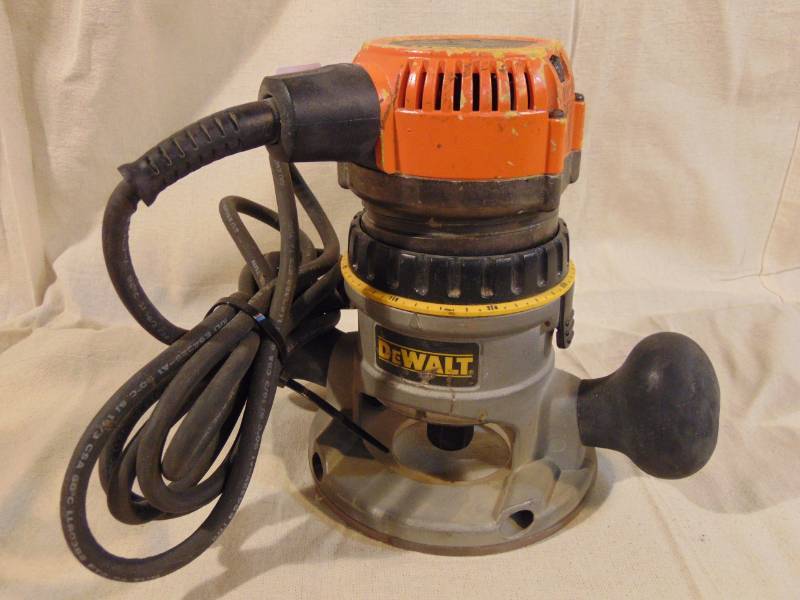 lot 9312 image: Dewalt Router with TWO bases - Big Handled Base AND Plunge - Woodworkers want this