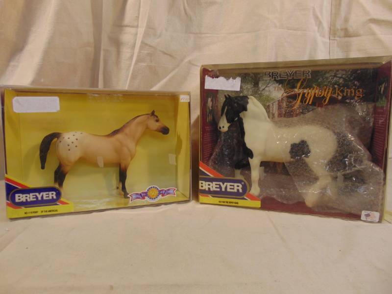 lot 9317 image: Breyer Horse Pair in Boxes