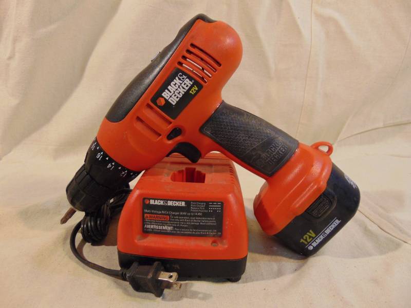 lot 9319 image: Cordless Drill - Black and Decker with Drill, Charger, and Battery