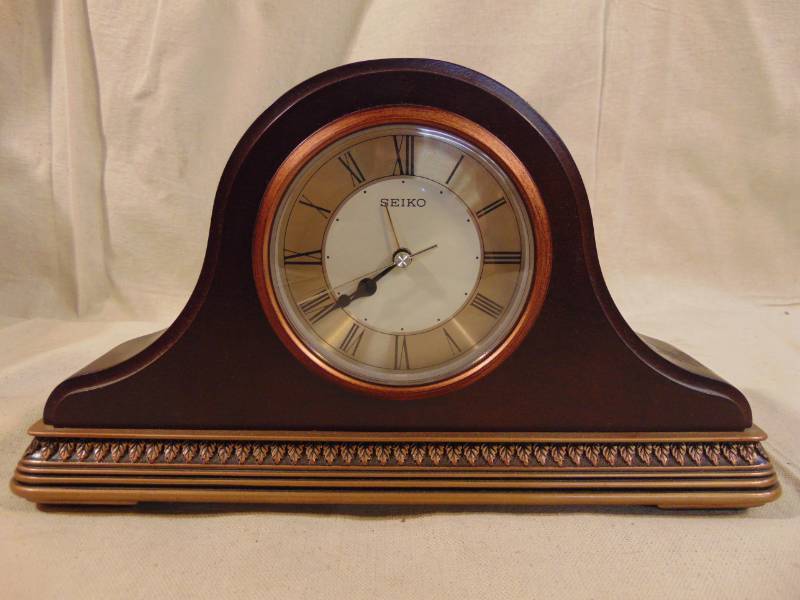lot 9338 image: Mantel Clock