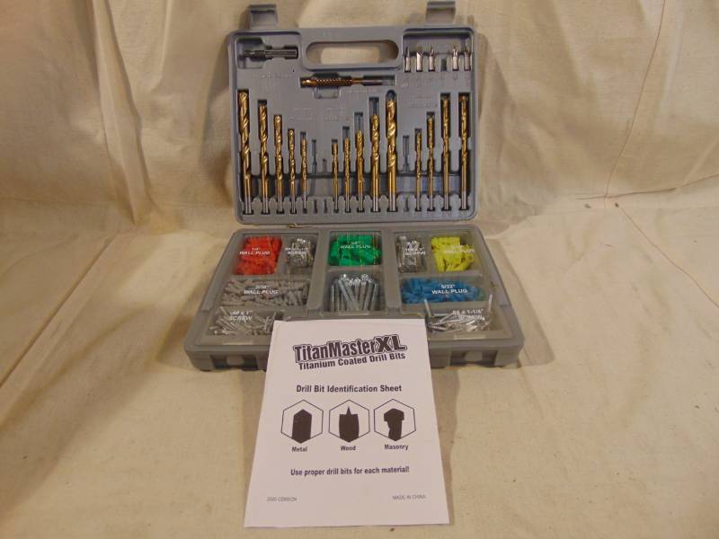 lot 9341 image: Drill Bit and Fastener Set in Case - Looks NICE and Handy
