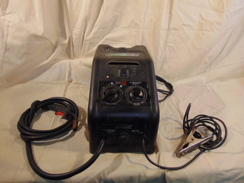 lot 9356 image: Wire Feed Welder