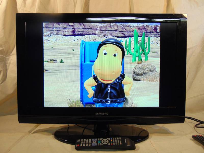 lot 9357 image: Samsung TV with Remote