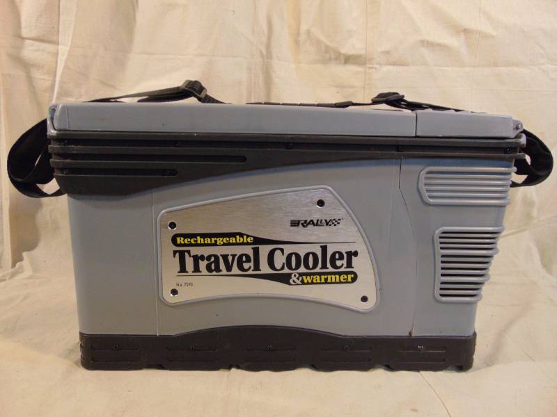 lot 9364 image: Car Travel Cooler and Warmer - Electric