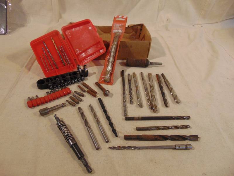 lot 9363 image: Drill Bits and Screwdriver bits - Some New