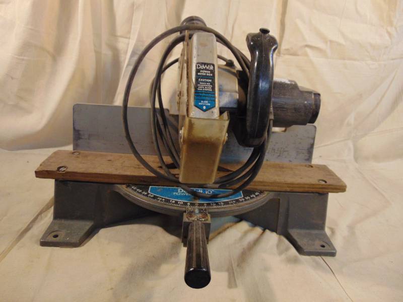 lot 9378 image: Dewalt 10 Power Miter Saw - That looks like a trim blade to me