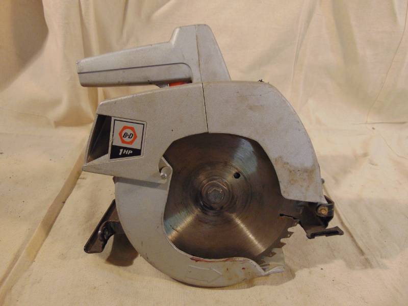 lot 9384 image: Circular Saw - Black and Decker 1HP