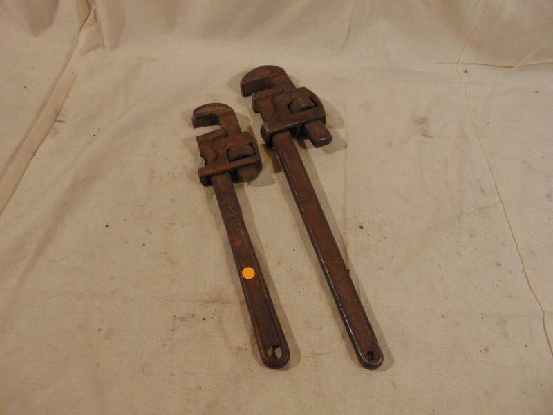 lot 9389 image: 2 Pipe Wrenches - Looks like a 14 and an 18