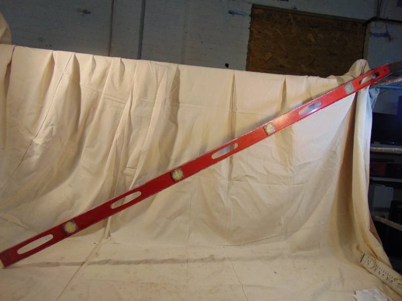 lot 9398 image: 6 - Thats a SIX foot level. Makes that old 4 footer look kinda puny, doesnt it