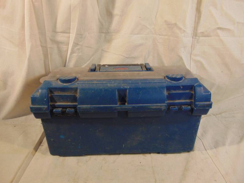 lot 9399 image: Rubbermaid Tool Box
