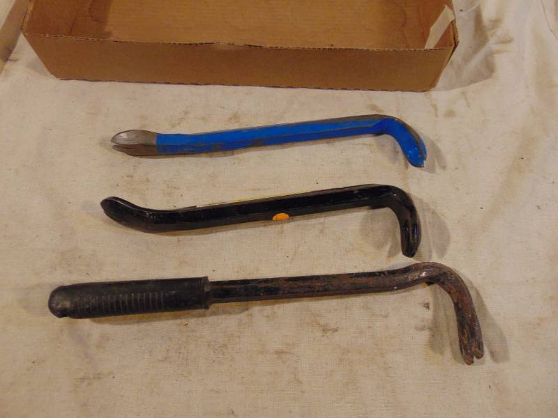 lot 9409 image: Pry Bar and 2 Nail Pullers