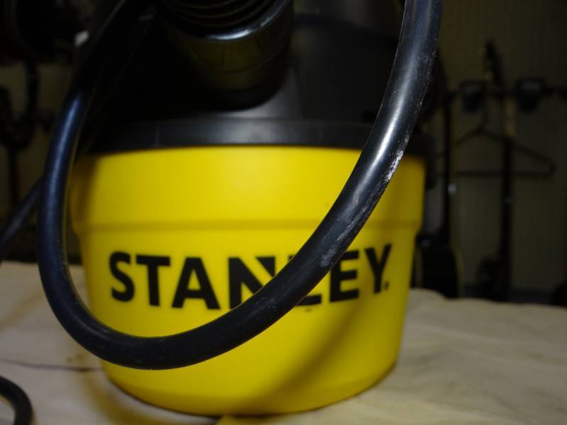 lot 9269 image: Stanley WetDry Vac - Handy