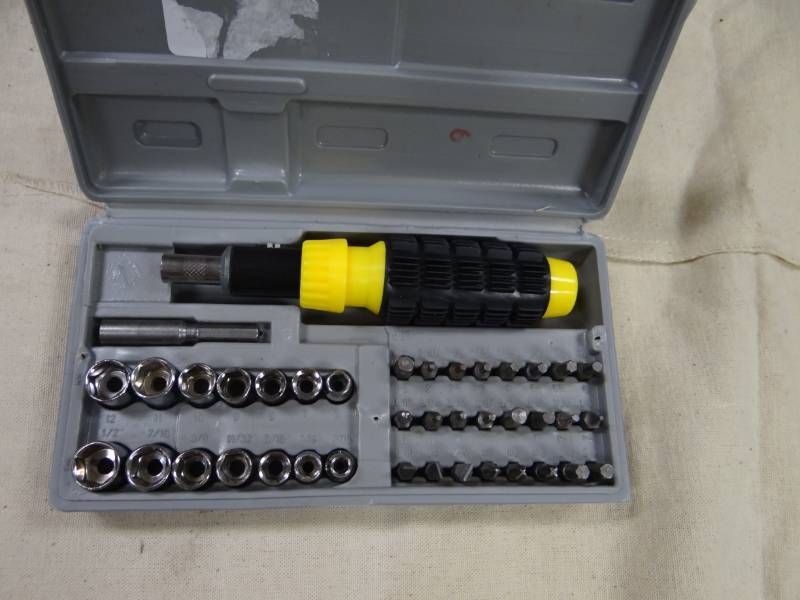 lot 9395 image: Set of 14 Bits, Sockets, and Handle in a Handy Case - You need this in your car or junk drawer