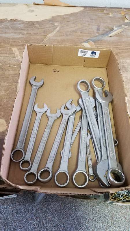 lot 1208 image: Wrench Set - Goes up to 1 14