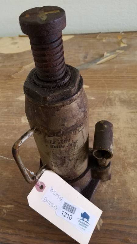 lot 1210 image: 12 Ton Bottle Jack