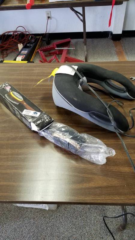 lot 1224 image: Neck Massager and 3 in 1 Grooming Trio