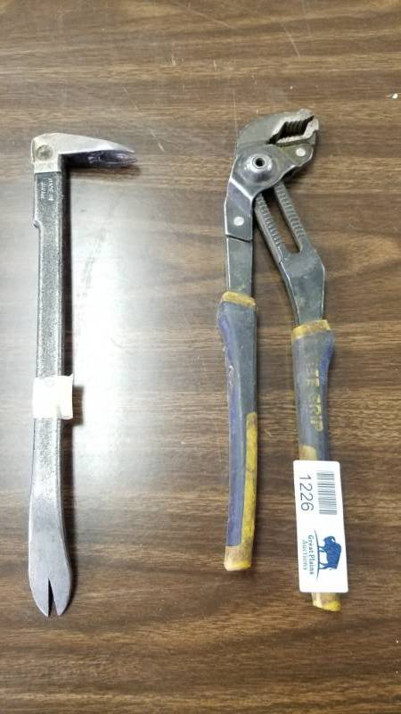 lot 1226 image: Vise Grip and Nail Bar