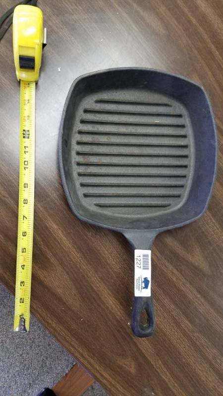lot 1227 image: Cast Iron Grill Pan - EMERIL